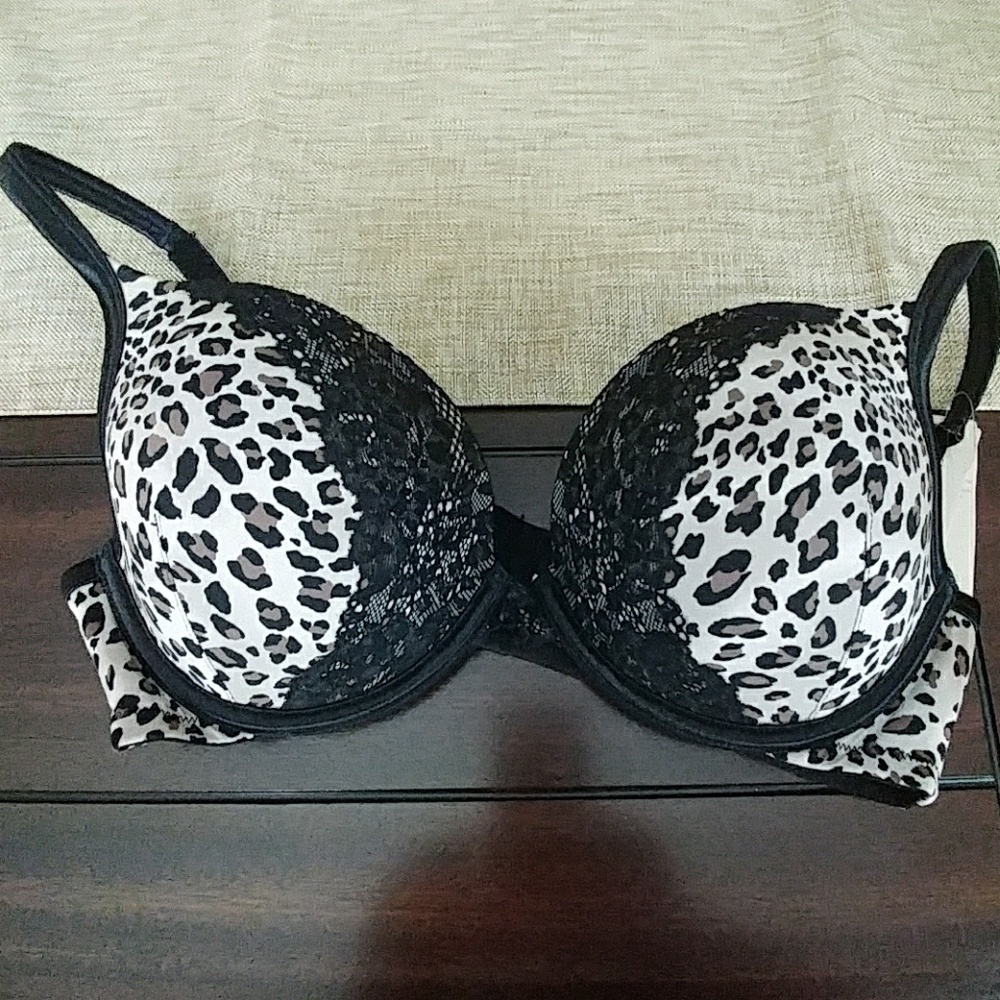 38C--Cacique leopard print bra